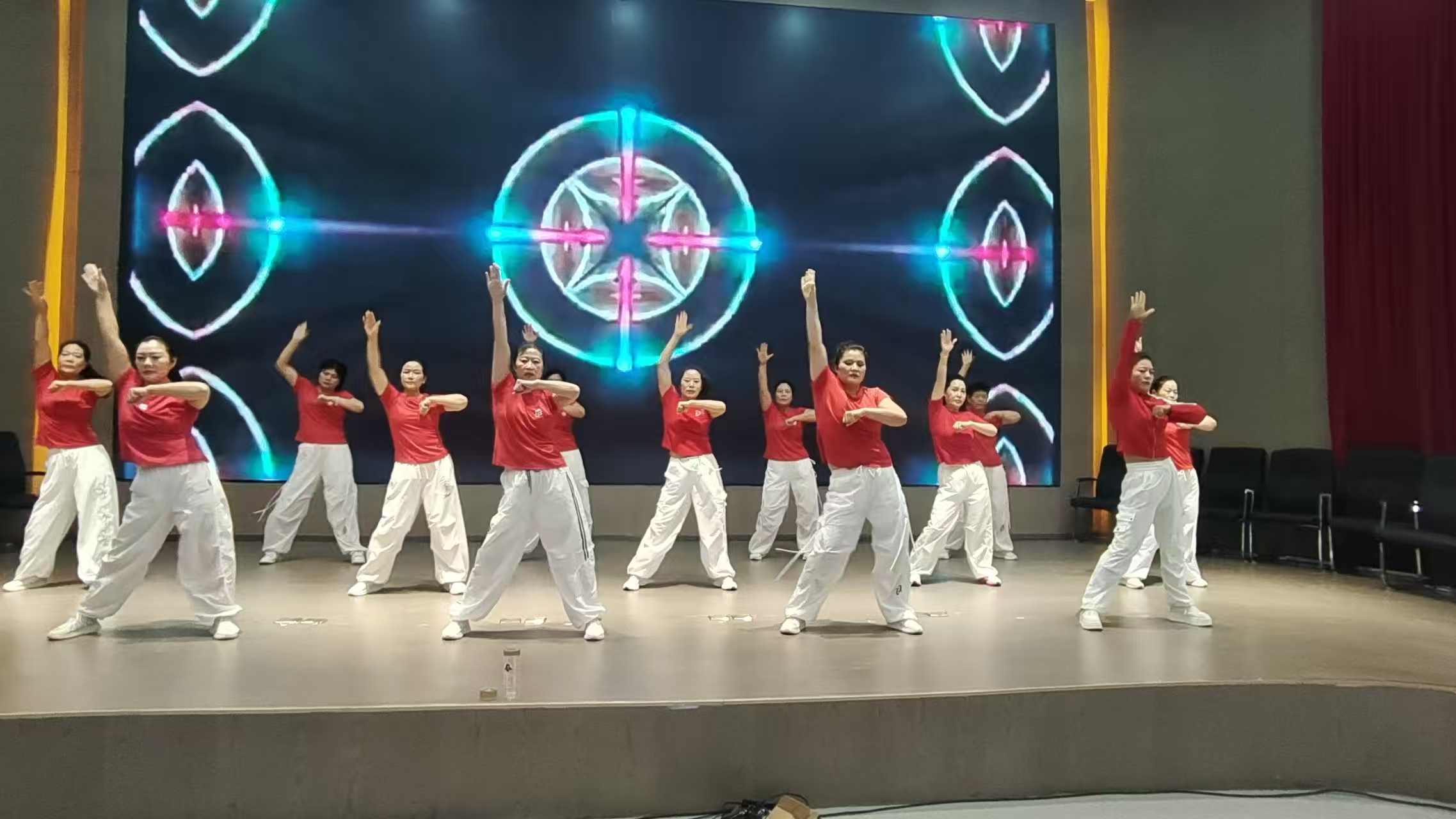 ����������ʢ�� ƽ��־Ը..